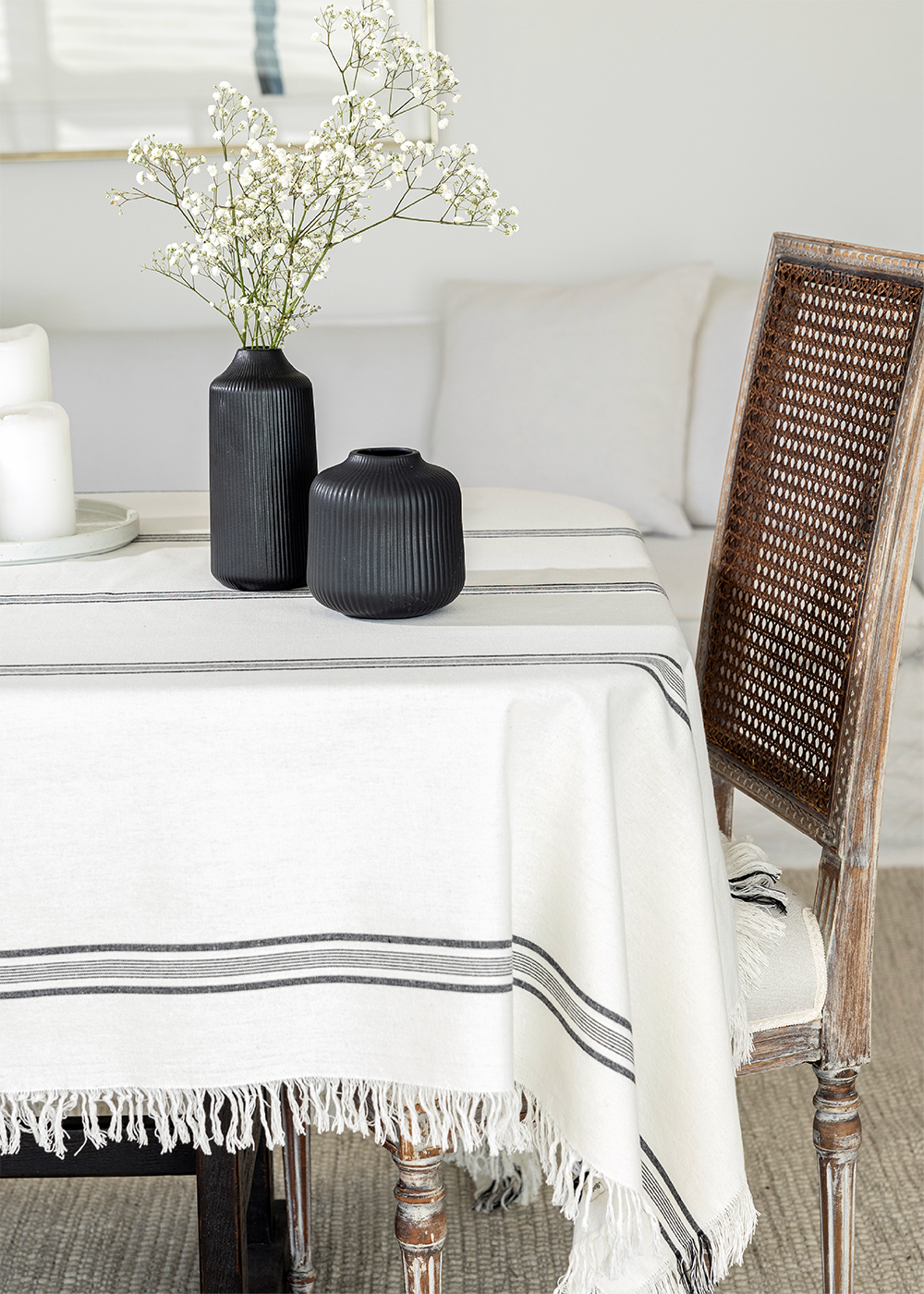 Renueva tu mesa con floreros decorativos, manteles y tablas