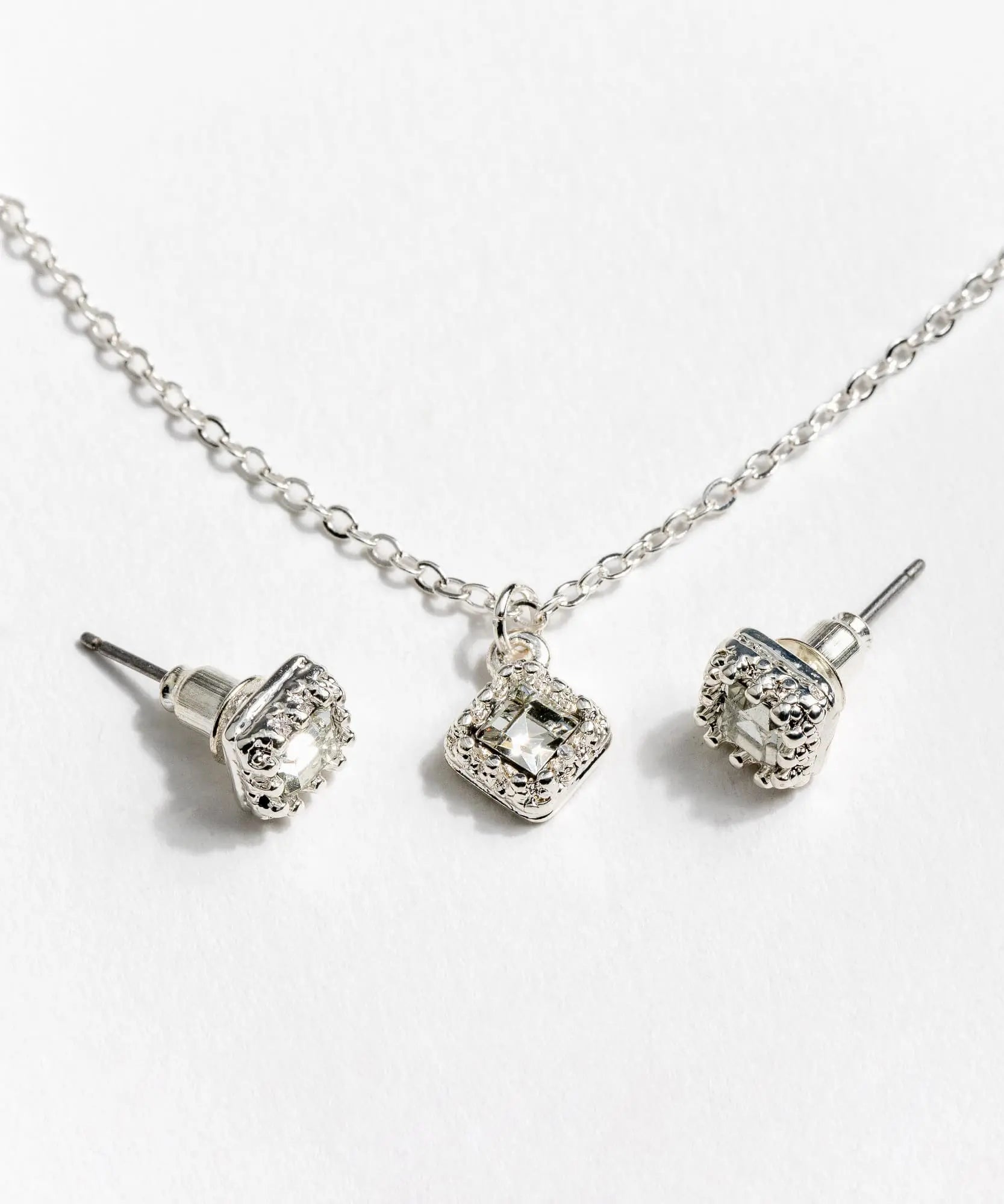 Set Collar Y Aros Punto De Luz Rombo