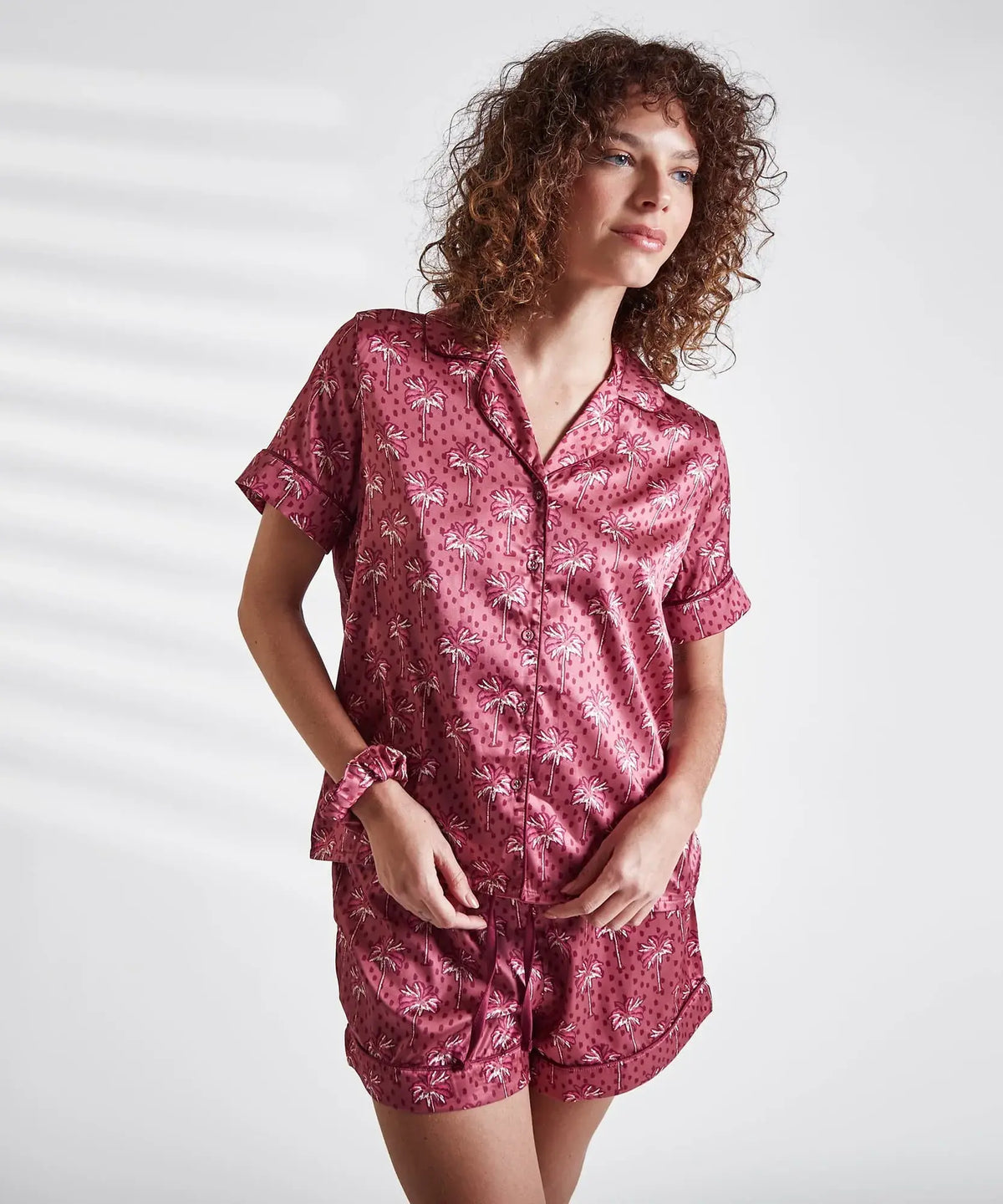 Set Pijama Camisero Satinado Palmeras