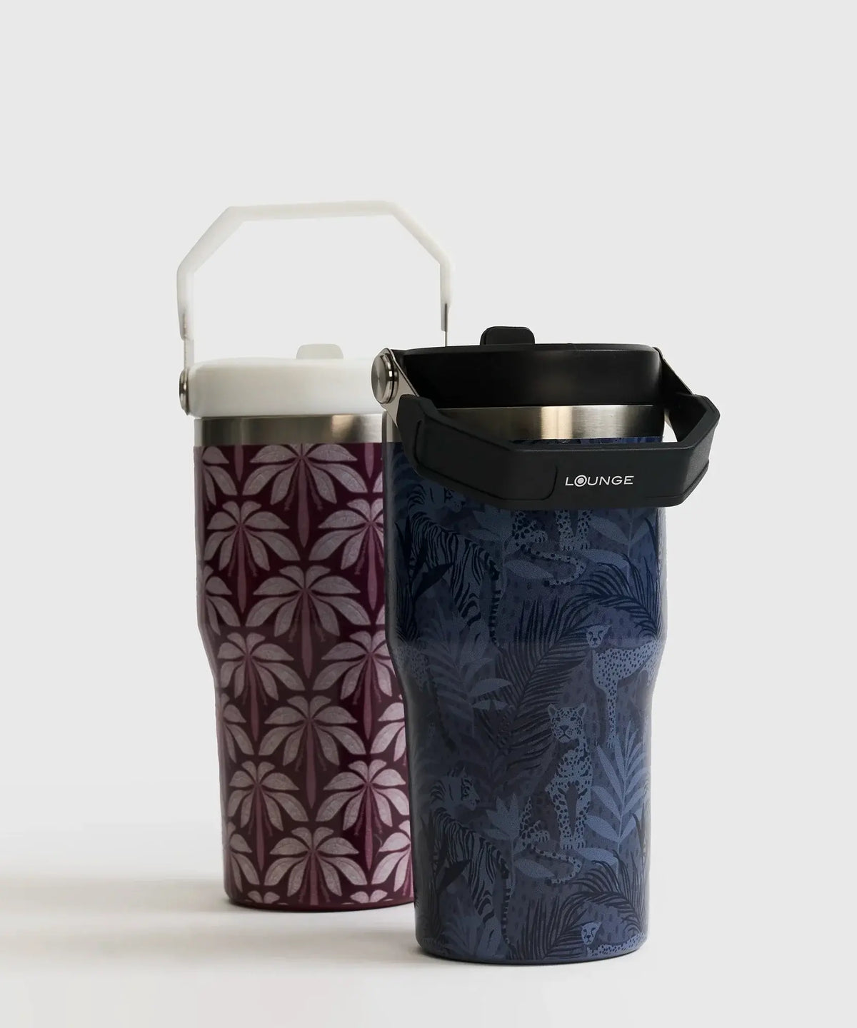 Botella Térmica Estampado de Lounge, diseñada para transportar bebidas frías y calientes, capacidad de 590 ml.