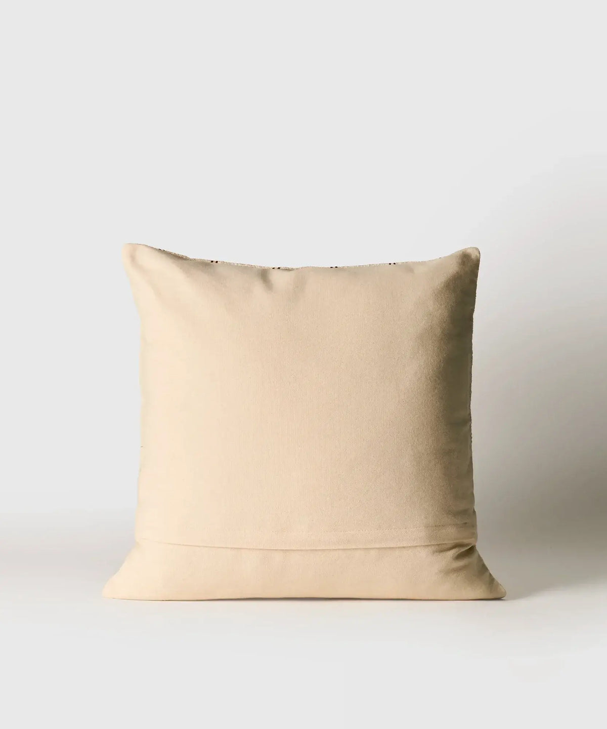 Cojín Costuras De Líneas de algodón beige de Lounge, tamaño 45 x 45 cm con costuras decorativas.