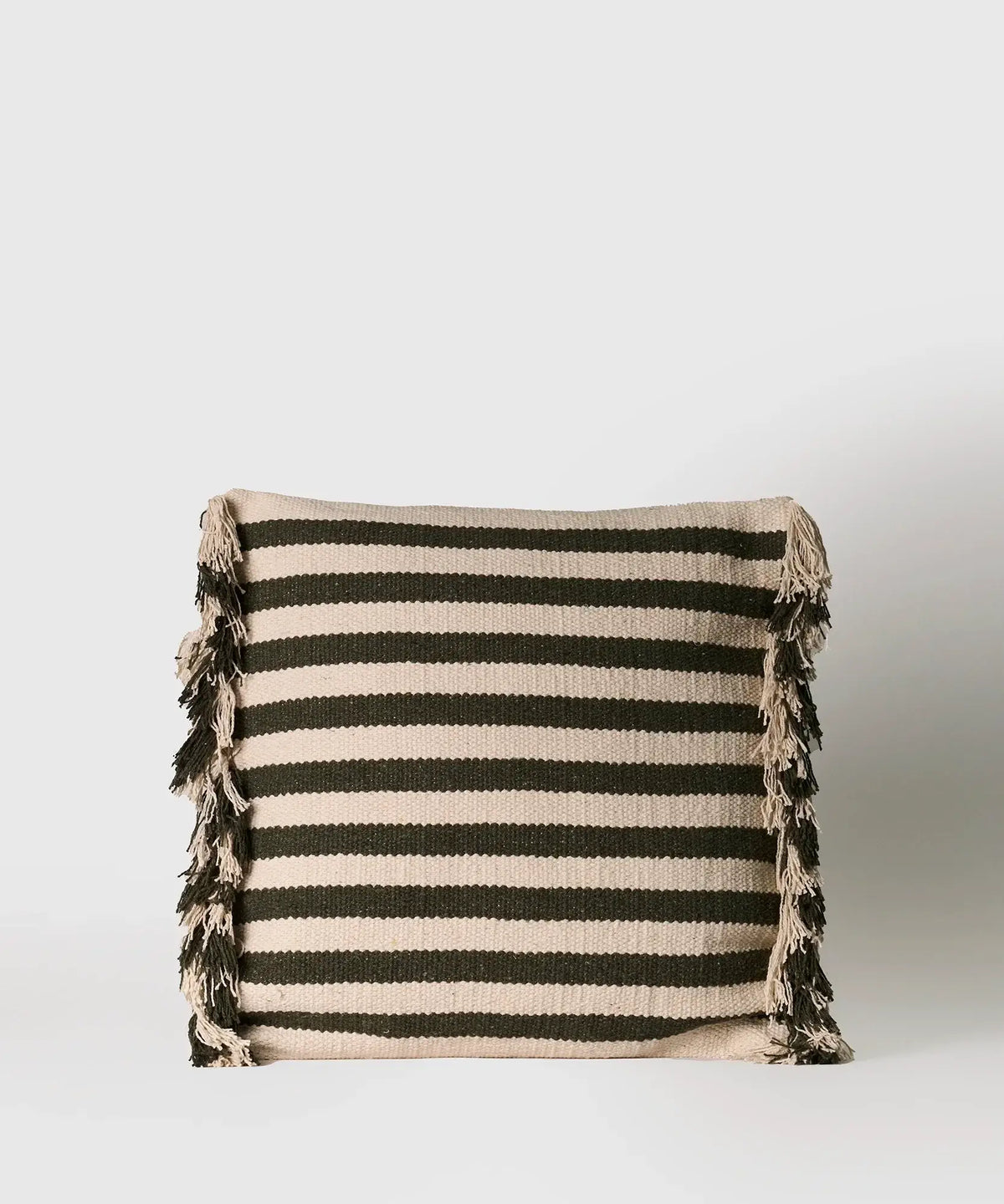 Cojín Líneas de algodón con líneas y flecos, tamaño 45x45cm, marca Lounge, mezcla de estilo y comodidad.