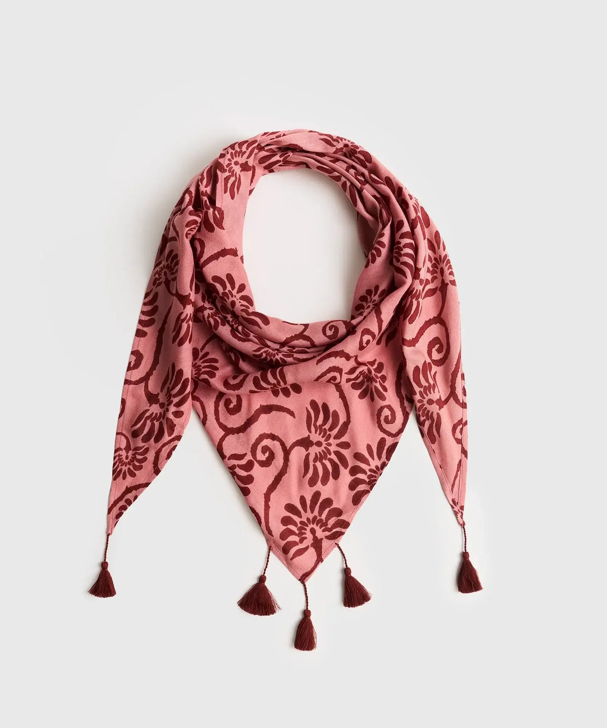 Pañuelo Triángulo Flores de Lounge, pañuelo triangular con estampado de flores en color rosa.