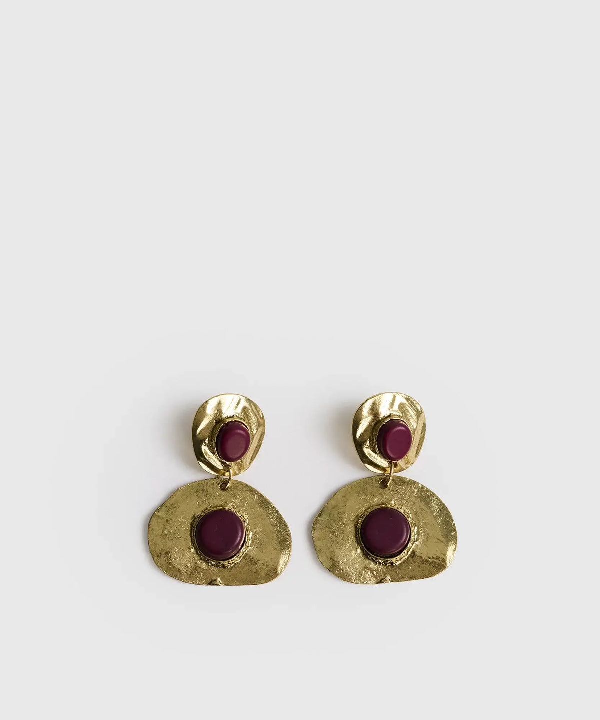 Aros Círculos Irregulares de Lounge con diseño dorado y piedras de resina en tonos burdeos.
