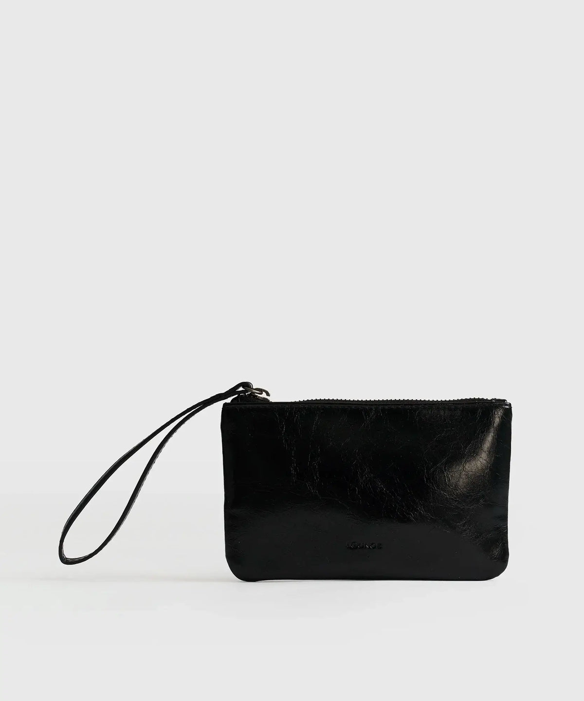 Billetera Tipo Estuche negra de Lounge con cierre metálico y strap corto, elegante y práctica.