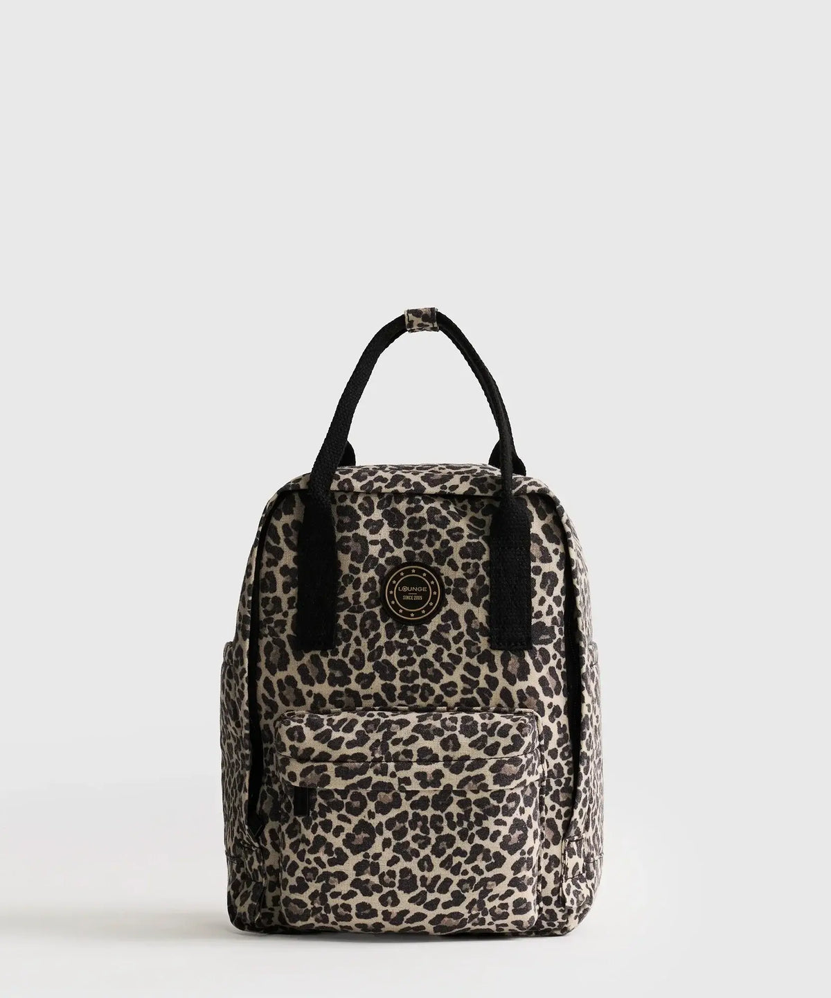 Mochila Canvas de Lounge en estampado de leopardo, ideal para mantener tus pertenencias organizadas y seguras.