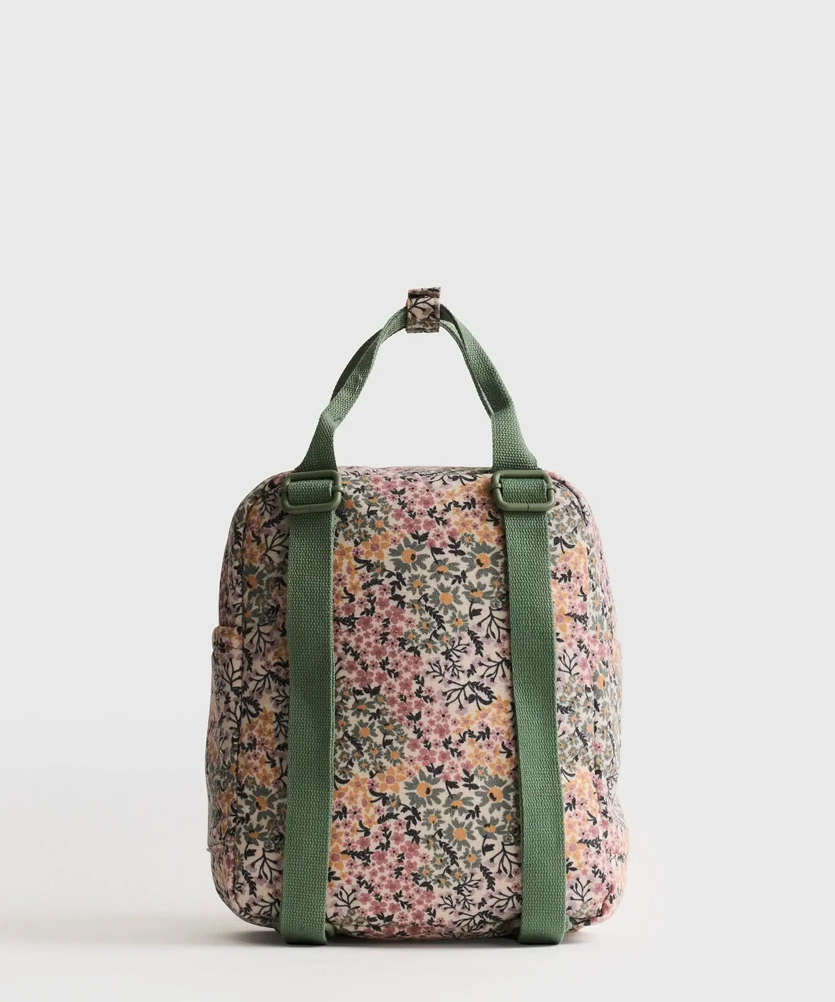 Mochila Canvas Lounge con patrón floral y tirantes verdes, ideal para llevar pertenencias organizadas.