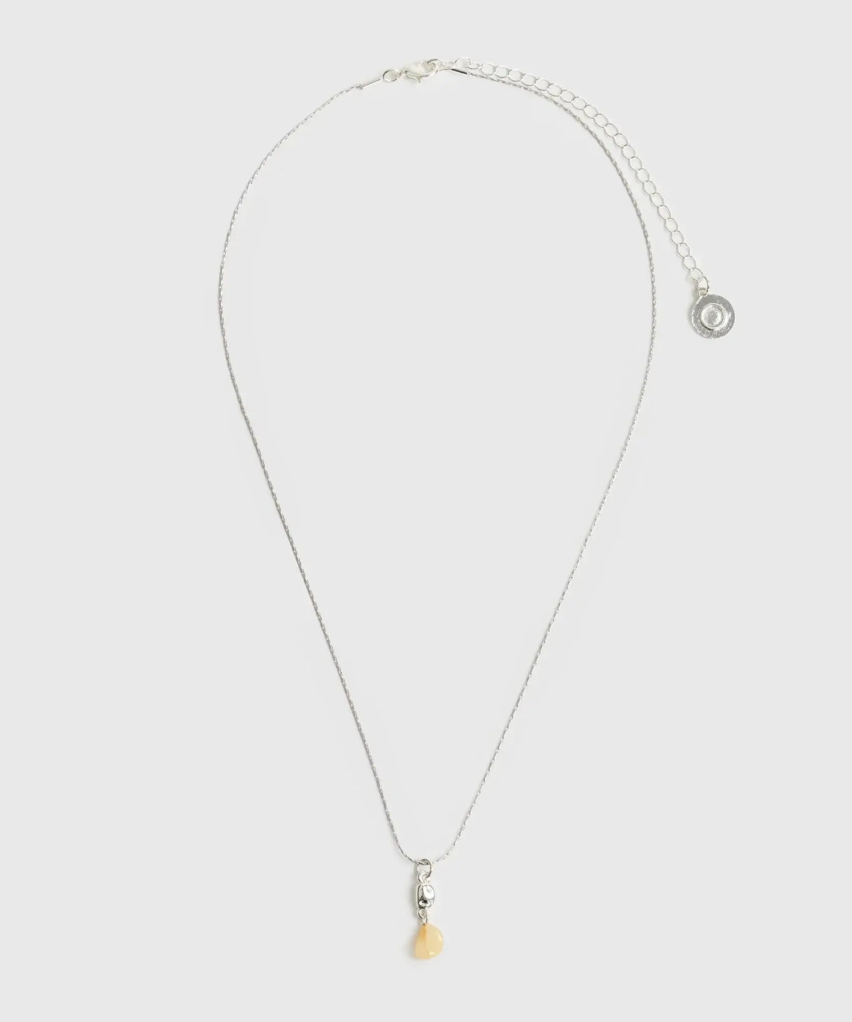 Collar Mini Piedra de Lounge con cadena delgada y mini piedra colgante, elegante y moderno.