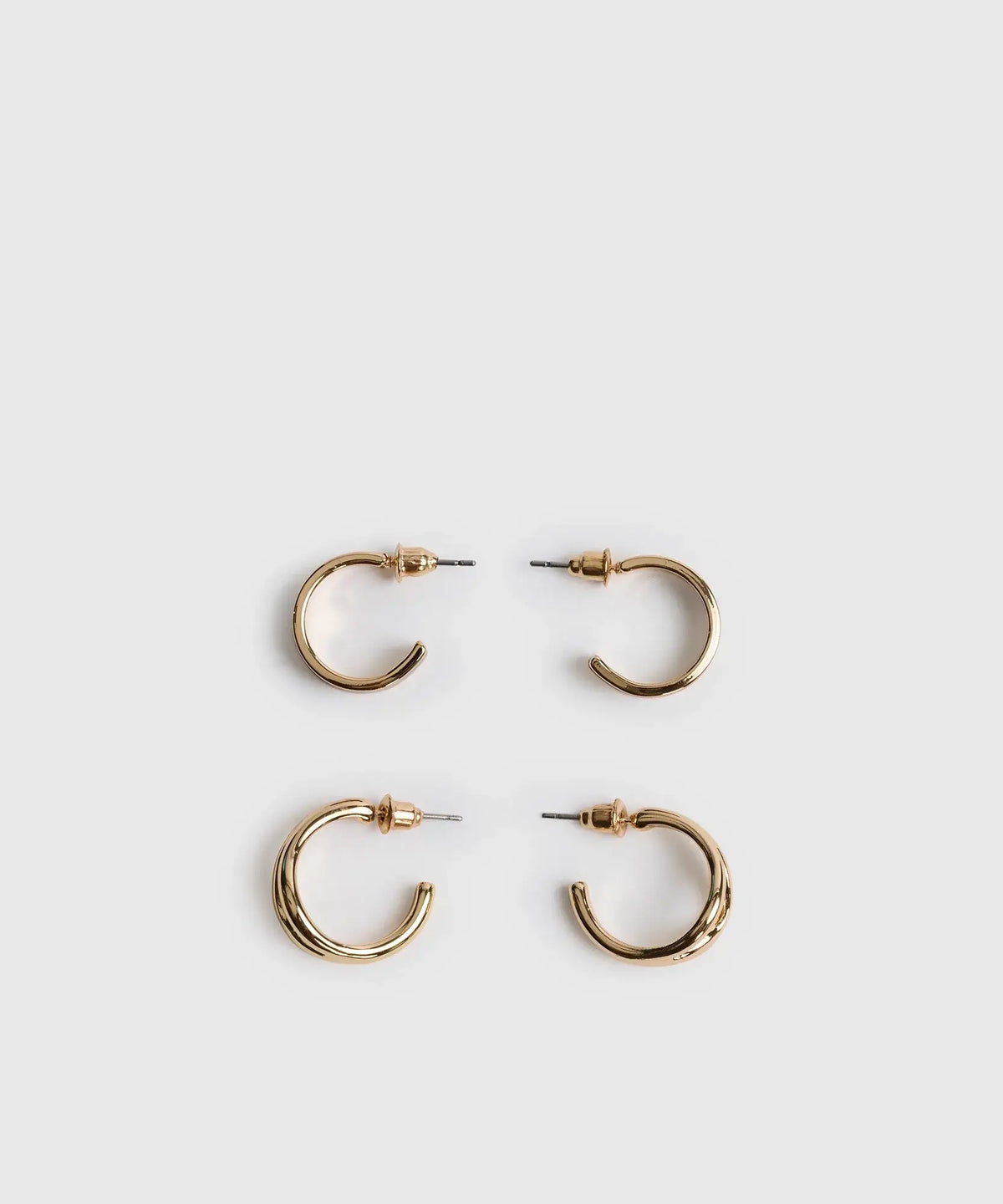 Set Aros Argollas Street de Lounge: dos pares de argollas pequeñas con diseño doble y color diferente.