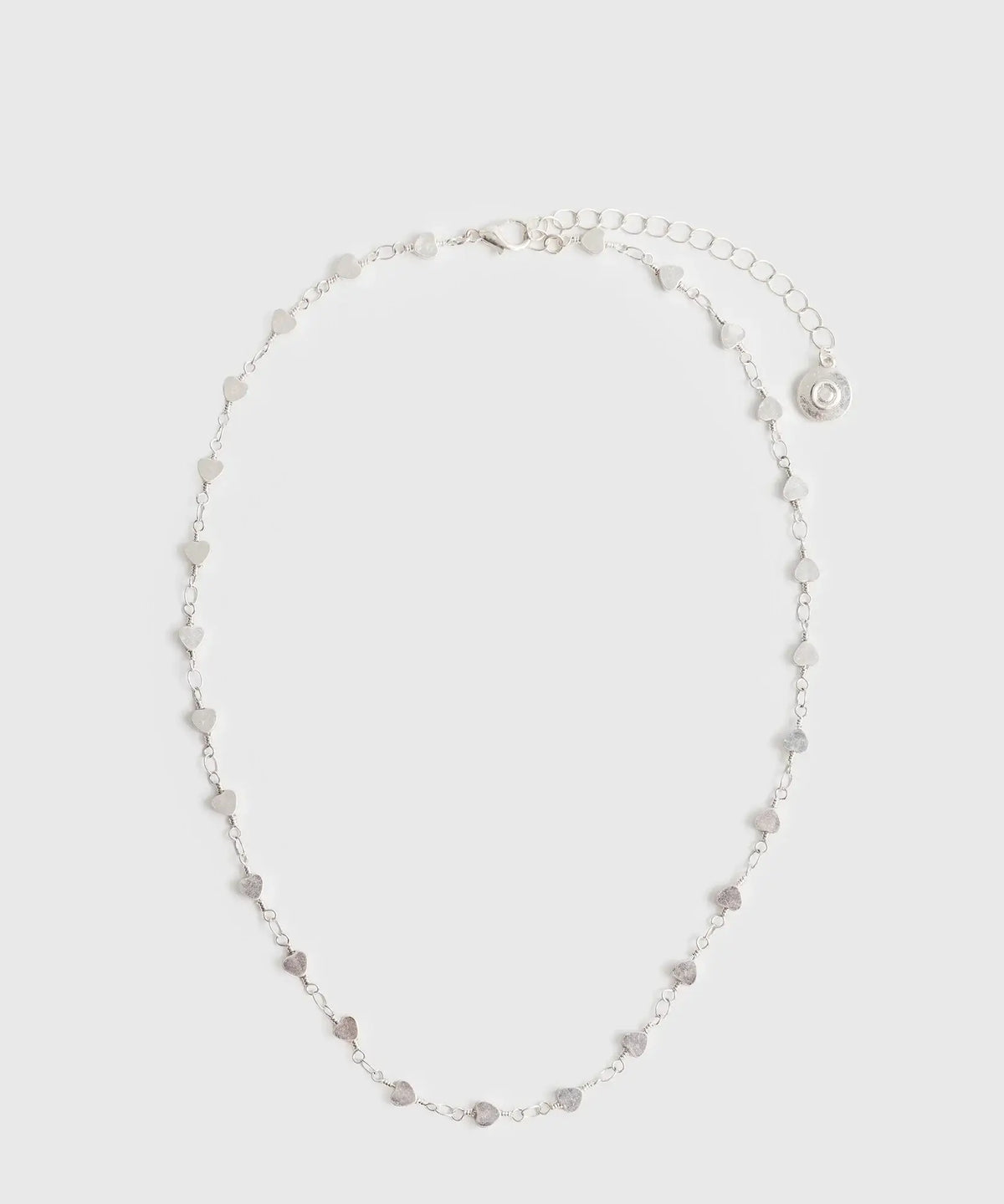 Collar Corazones Mini de Lounge, collar de cadena delgada con mini corazones en acero plateado.