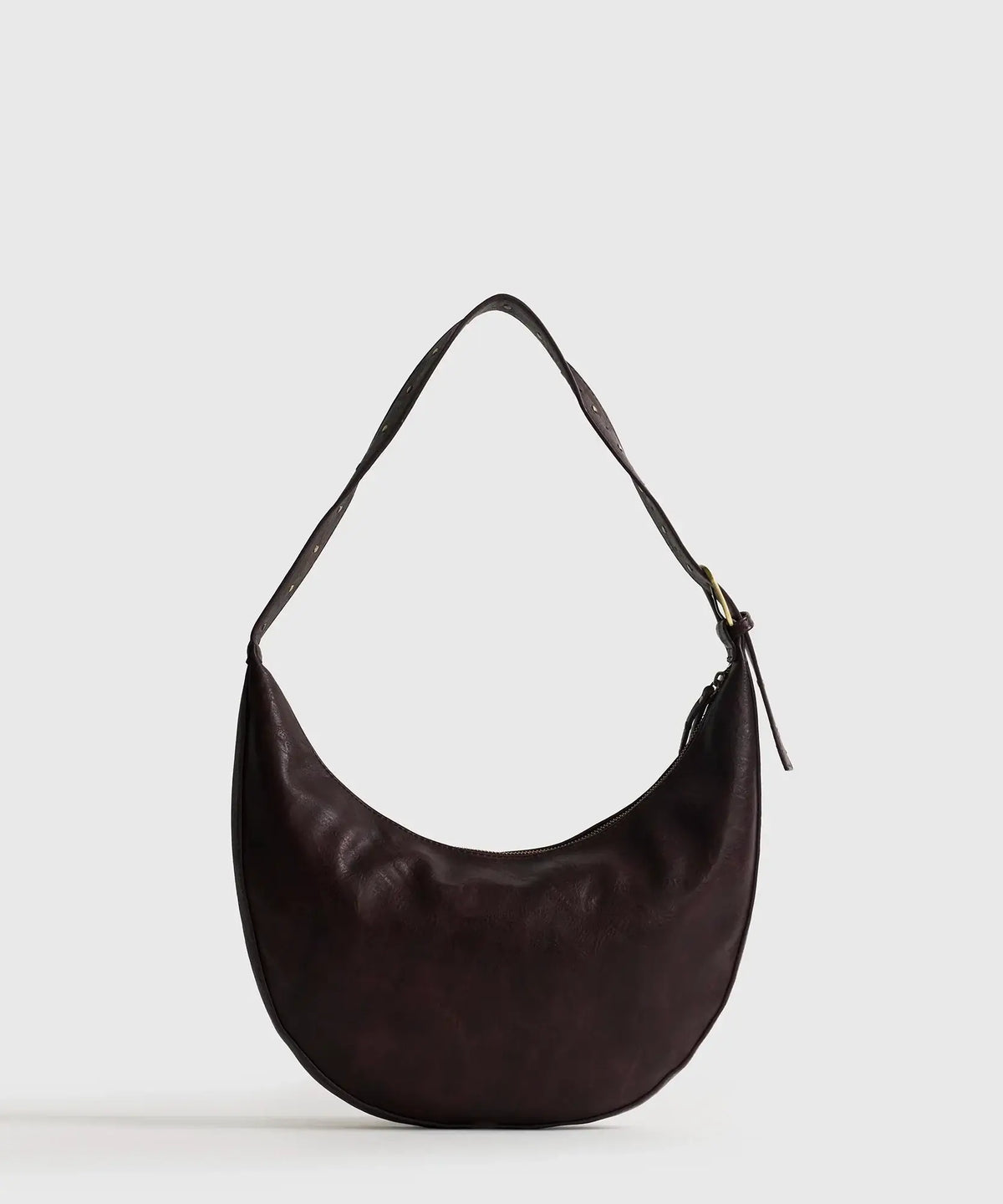 Cartera De Hombro Boheme de Lounge, banano con strap ajustable y detalles bohemios.