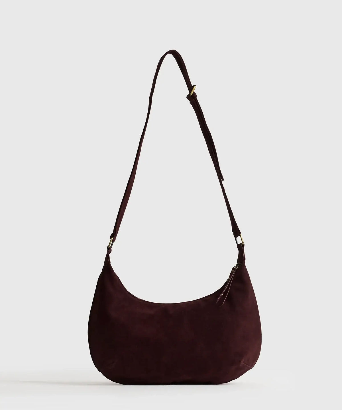 Cartera Bandolera Fake Suede Boheme de Lounge en color burdeos, diseño bohemio y contemporáneo.