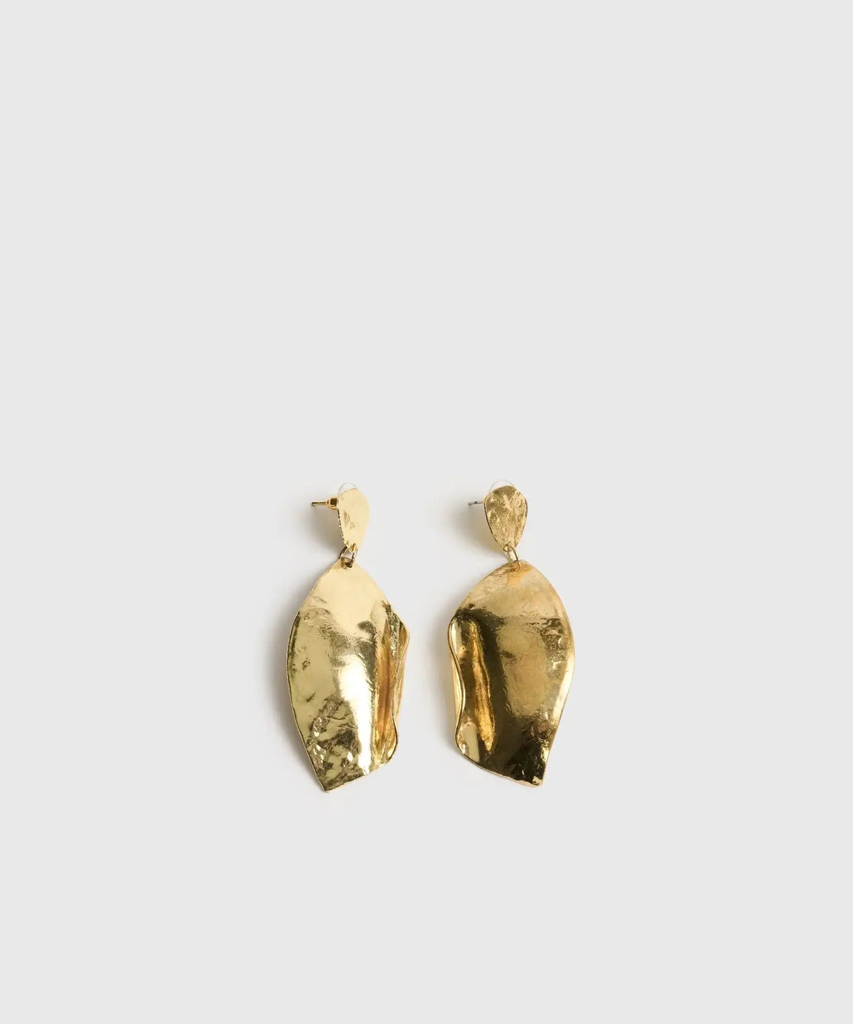 Aros Hoja Colgante dorados de Lounge con diseño texturizado y acabado brillante.
