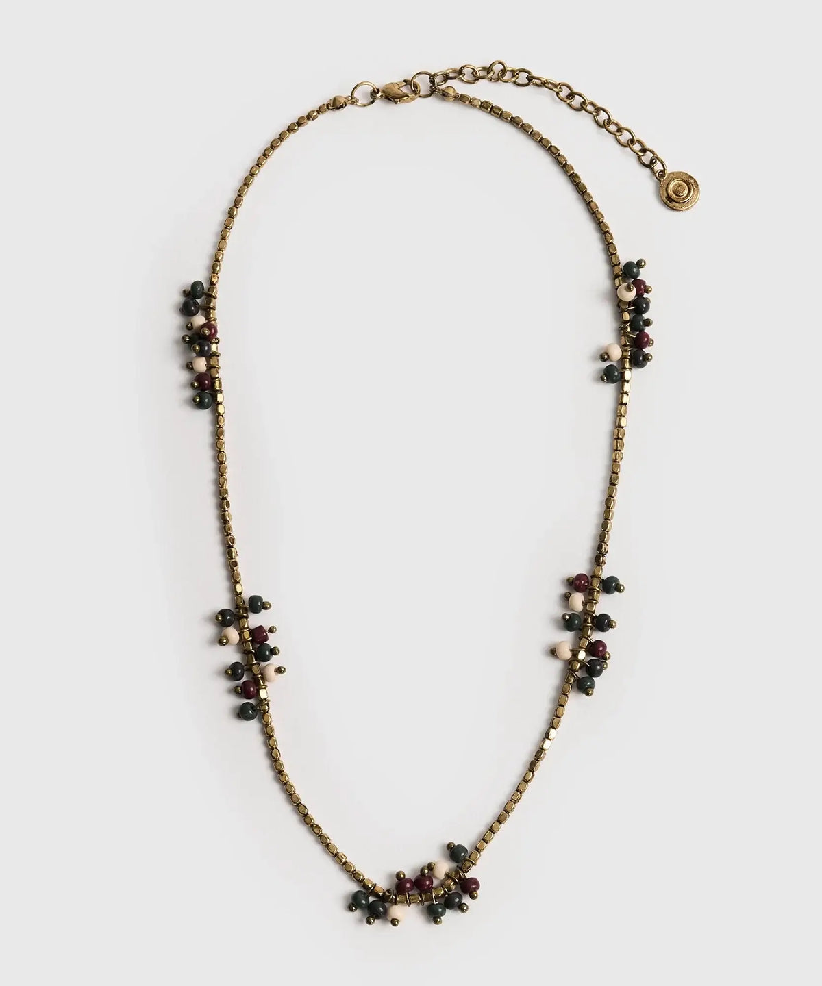 Collar Piedras Boho de Lounge con mostacillas doradas y piedras de colores en diseño corto.