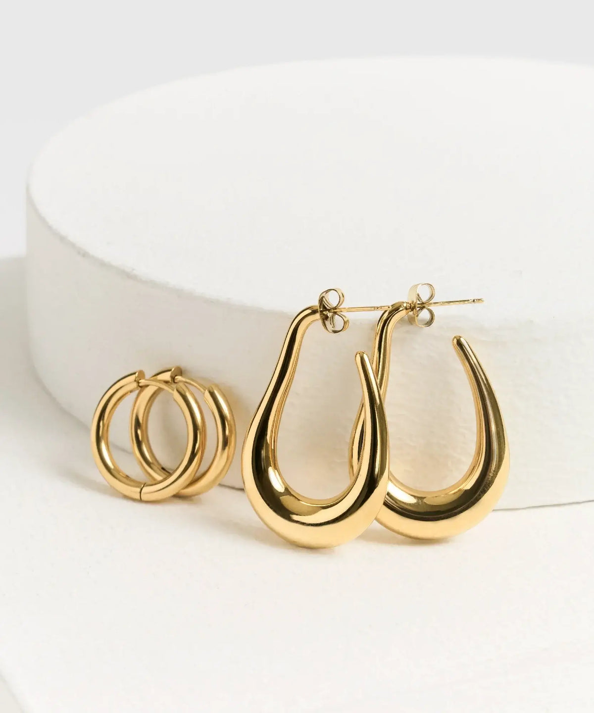 Set Aros Argollas Acero Inoxidable Woman, incluye aros grandes y pequeños de acero inoxidable, marca Lounge.