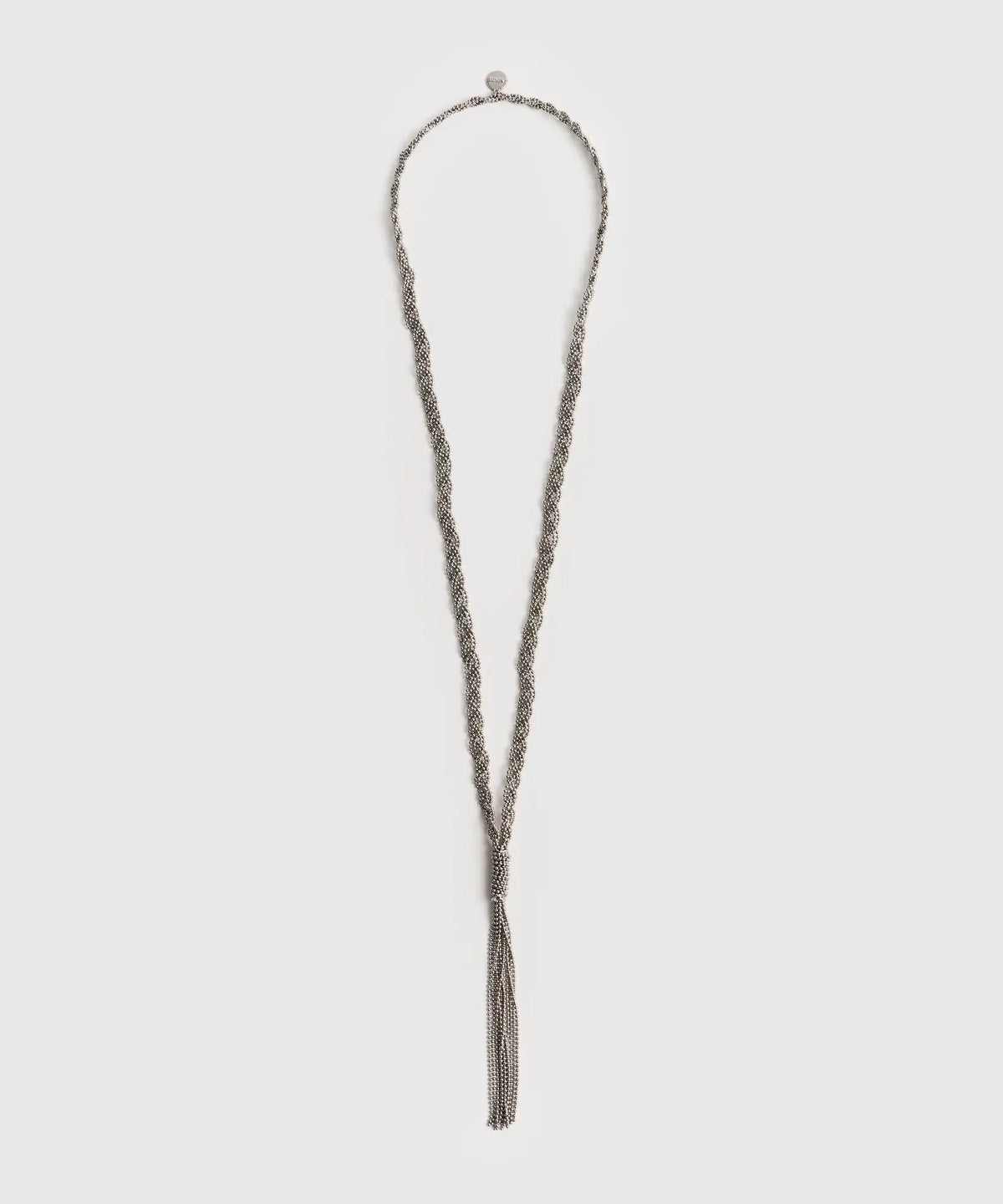 Collar Tassel Boho de Lounge en dorado, cadena trenzada con flecos metálicos, estilo bohemio.