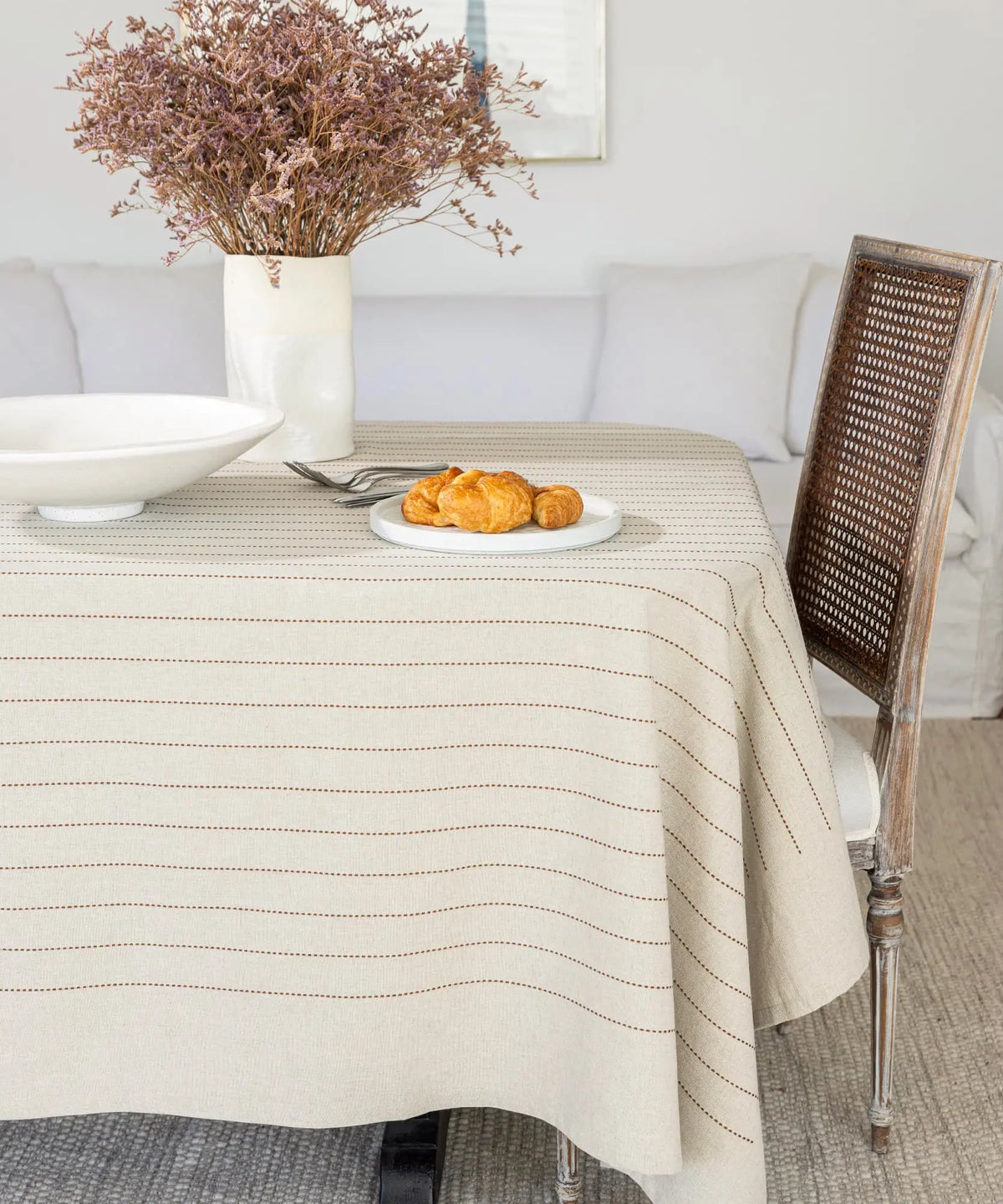 Mantel Líneas Bordadas