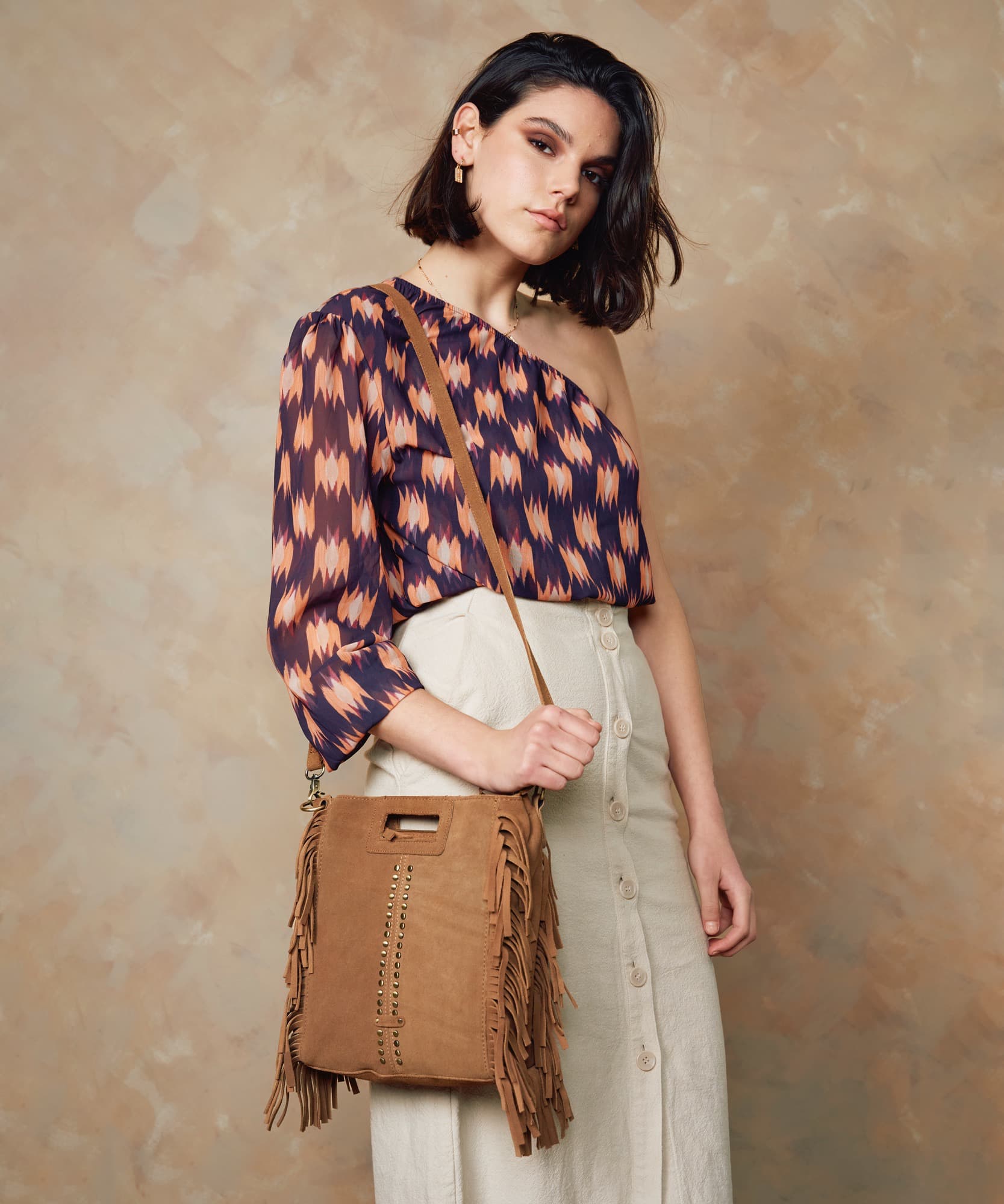 Cartera Gamuza Flecos Y Tachas