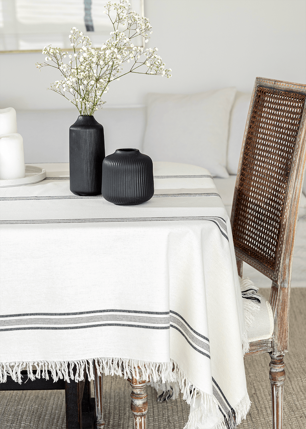 Renueva tu mesa con floreros decorativos, manteles y tablas