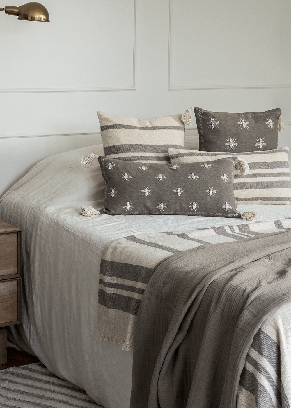 Mantas y cojines: decoraciones para el hogar que transforman tus espacios