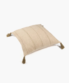 Cojín Líneas Bordadas Y Pompones