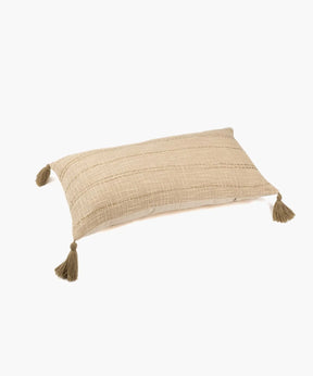 Cojín Con Líneas Bordadas Y Pompones
