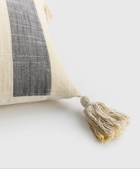 Cojín Líneas Tassels