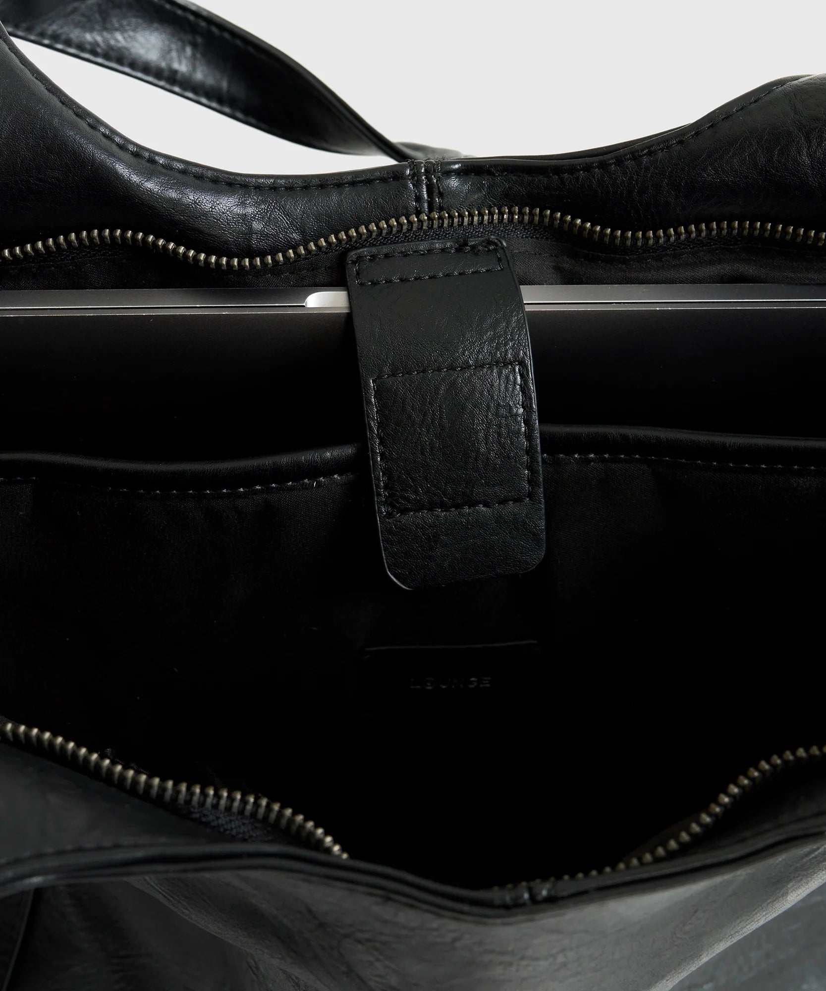 Bolso Handle Grande Tachas Boho