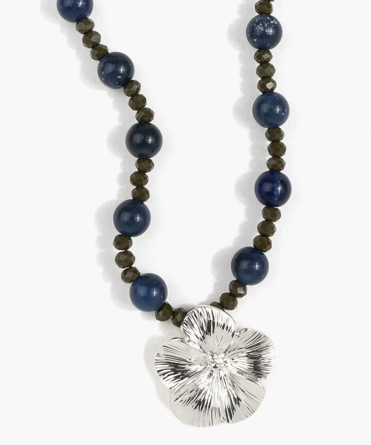 Collar Mostacillas Y Flor