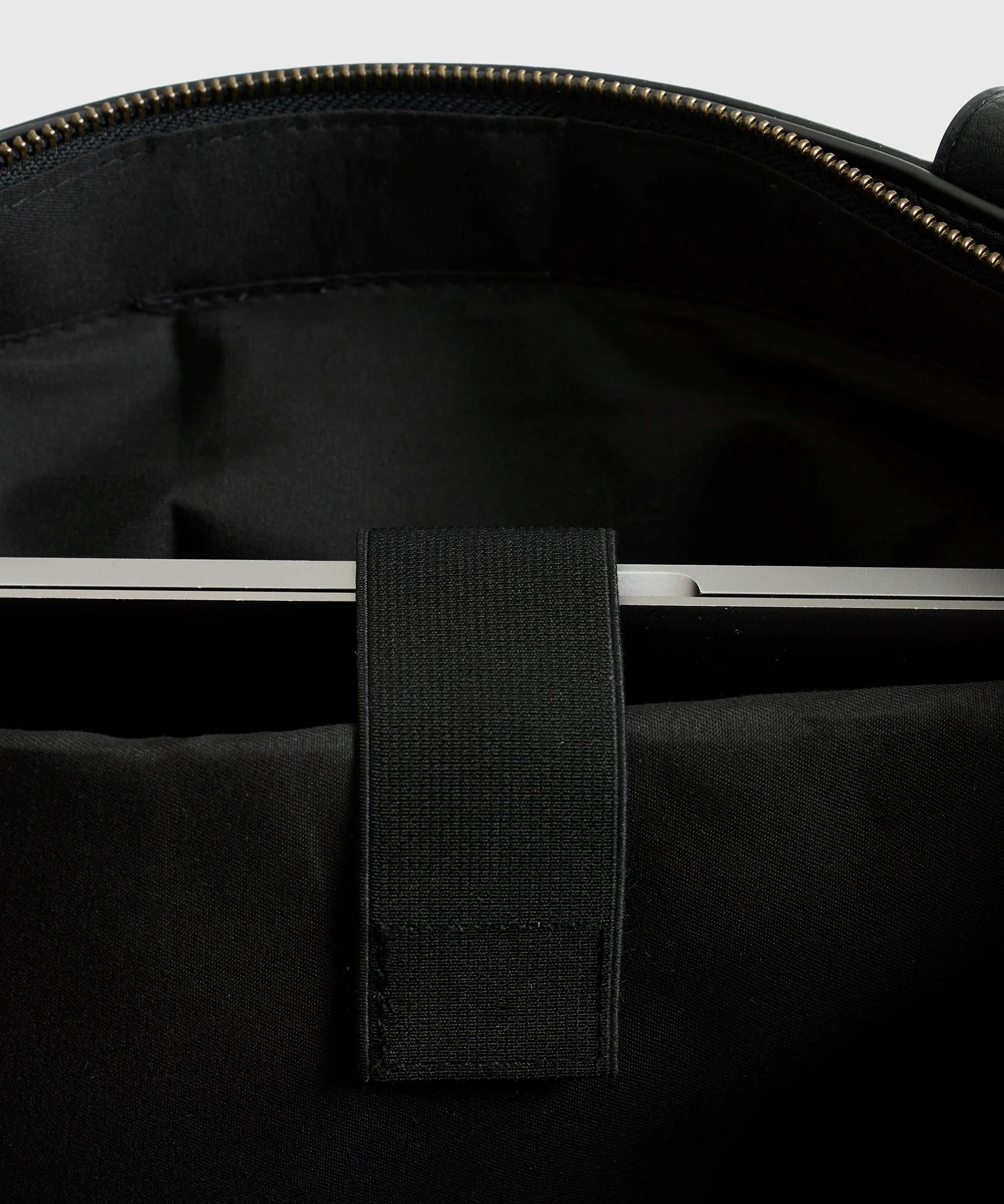 Bolso Notebook Charm Pelotas Doradas Woman