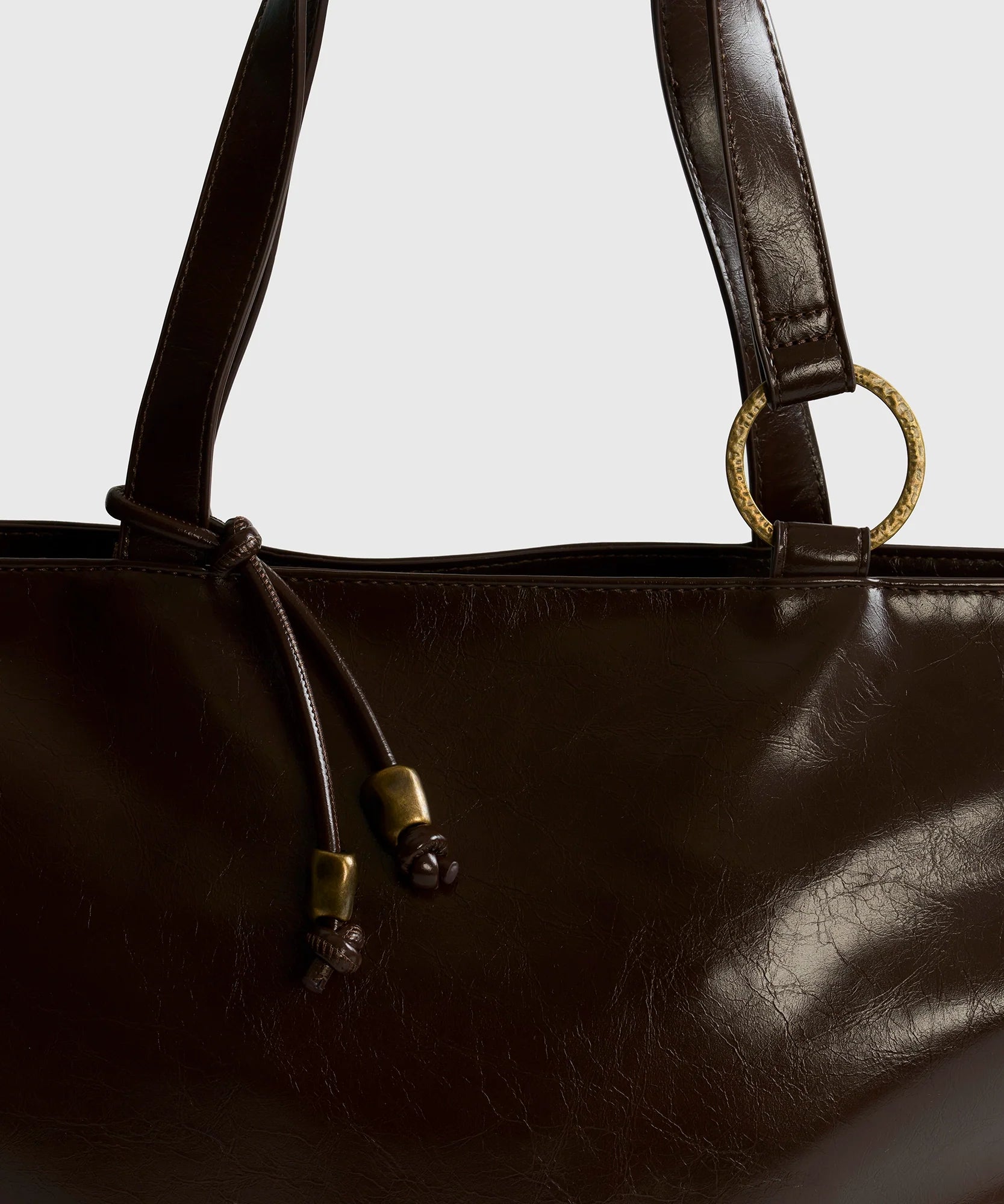 Bolso Notebook Charm Pelotas Doradas Woman