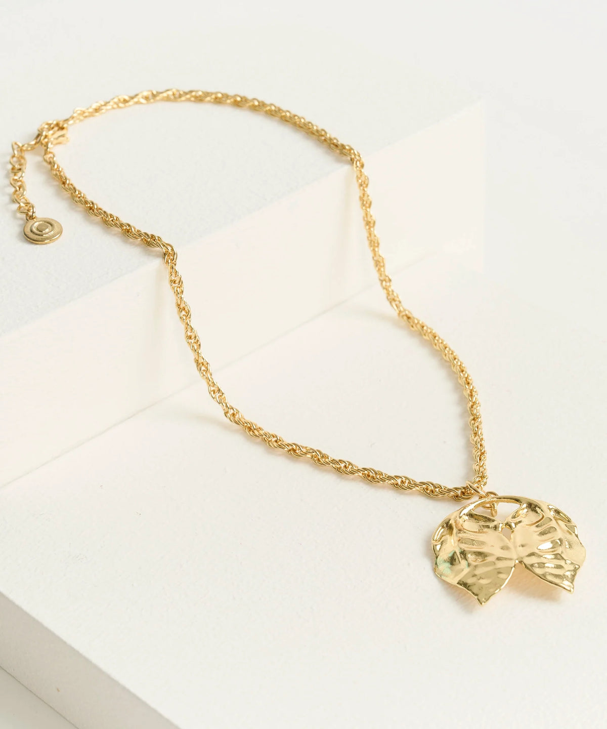 Collar Mariposa Irregular Woman