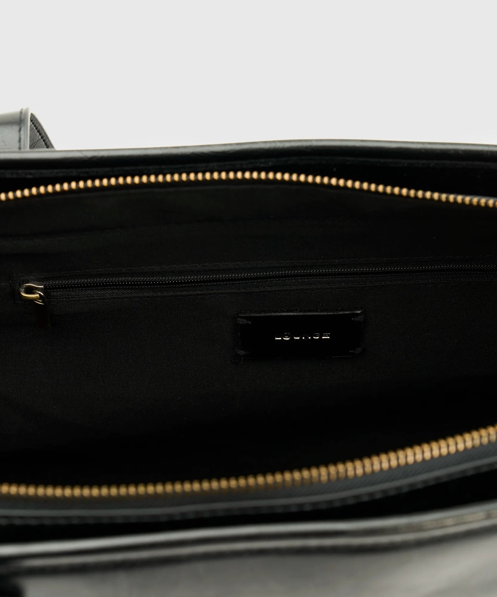 Cartera De Hombro Acharolada Grande Charm Woman