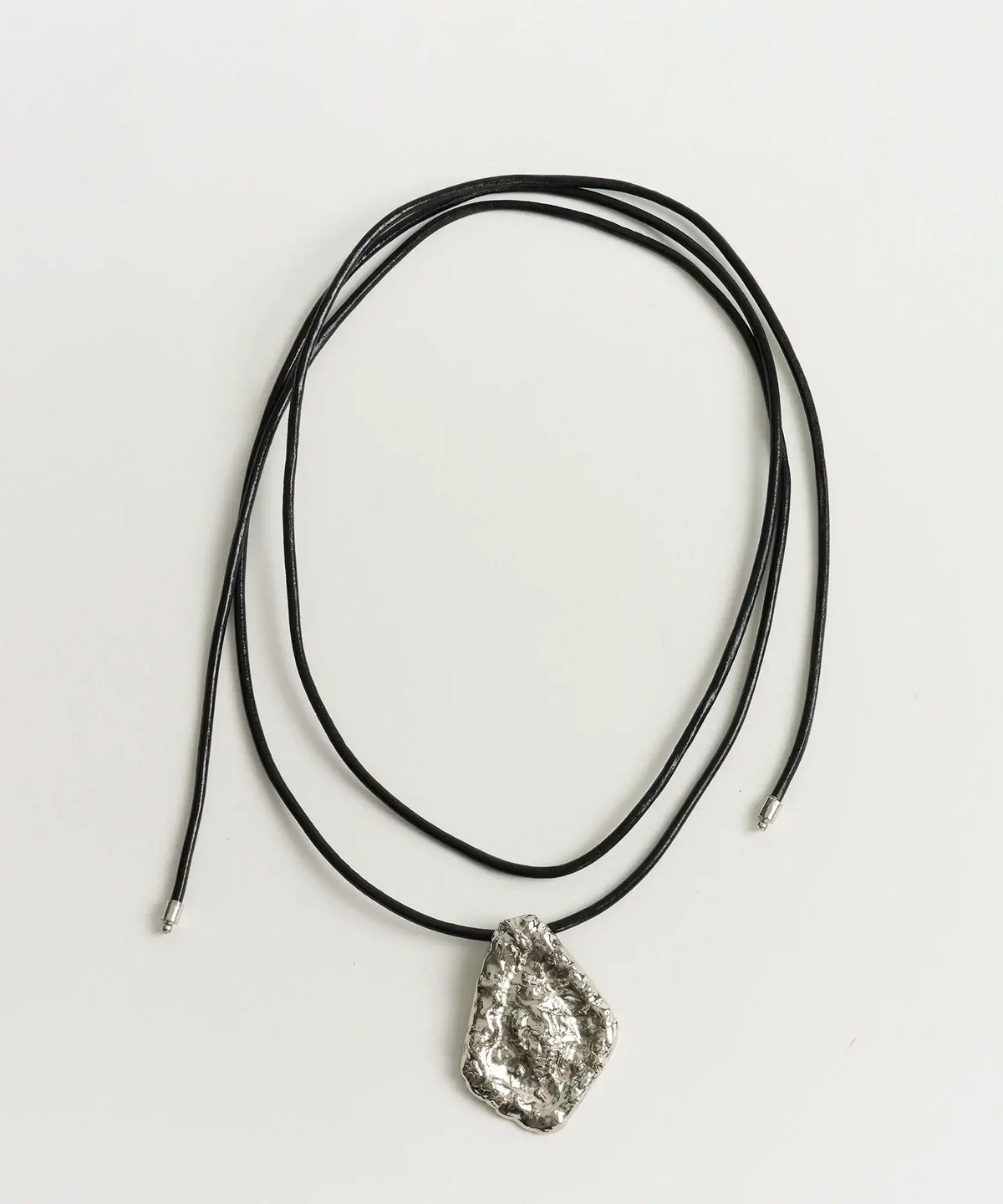 Collar Cuero Triángulo Machacado Woman