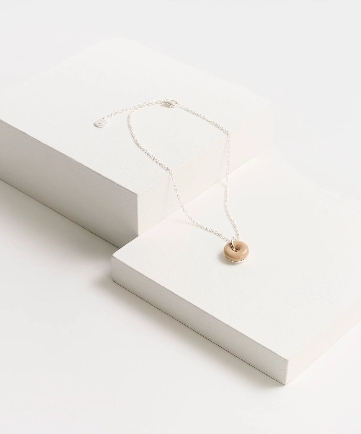 Collar Pelota Resina Colgante Woman