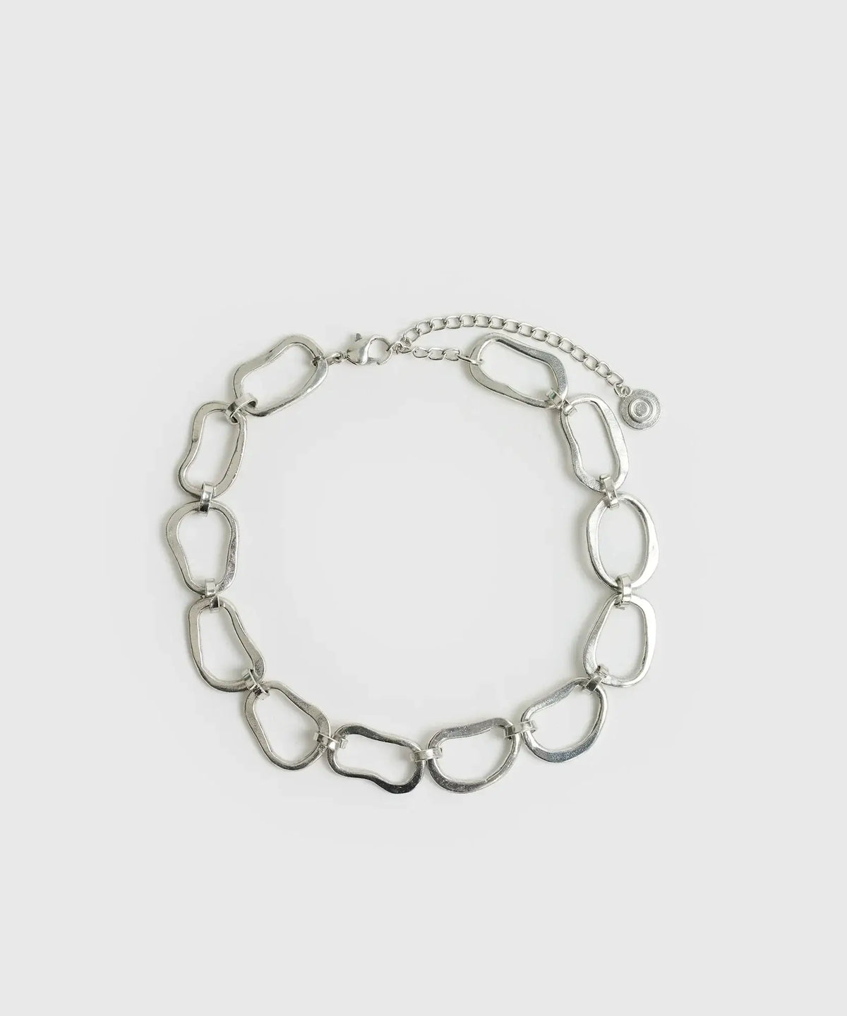 Collar Choker Óvalos de Lounge, estilo choker con eslabones gruesos de óvalos irregulares.
