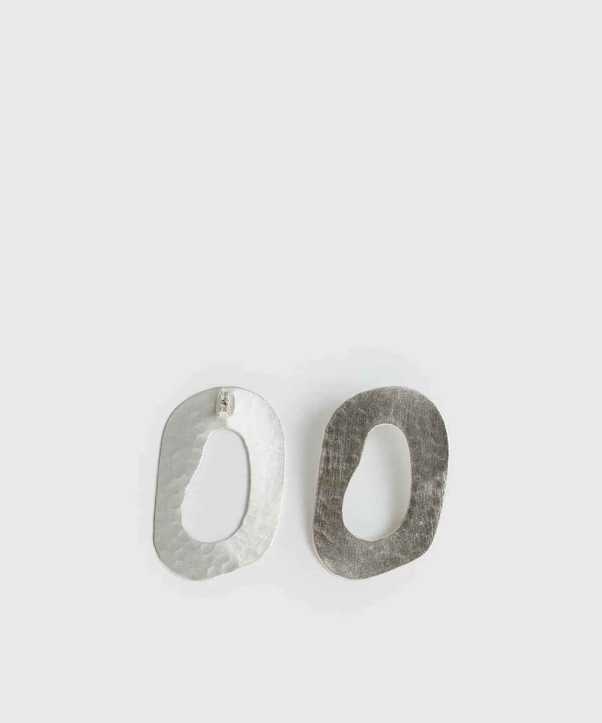 Aros Óvalos Boho. Aros grandes ovalados con diseño machacado, perfectos para un estilo bohemio.