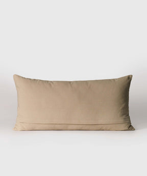 Cojín Líneas Bordadas de algodón con líneas bordadas, tamaño 30 cm x 60 cm, marca Lounge.