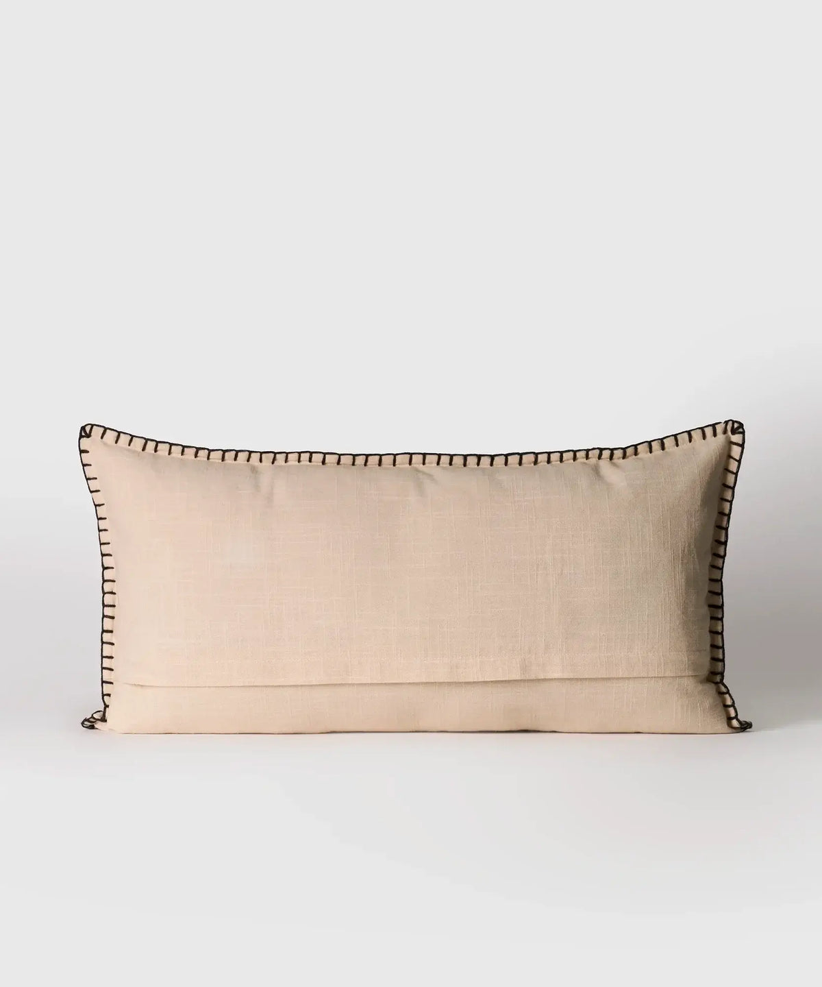 Cojín Palmeras Con Mostacillas, cojín de algodón con bordados de palmeras y mostacillas, 30 cm x 60 cm.