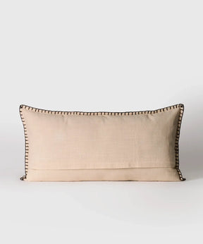 Cojín Palmeras Con Mostacillas, cojín de algodón con bordados de palmeras y mostacillas, 30 cm x 60 cm.