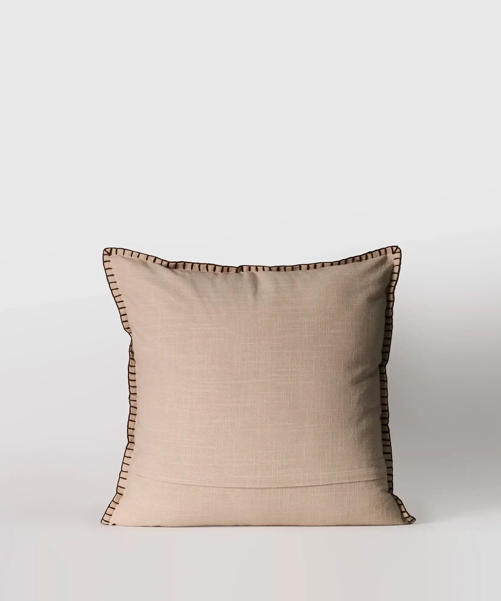 Cojín Hojas de algodón con bordados, tamaño 45 x 45 cm, marca Lounge.
