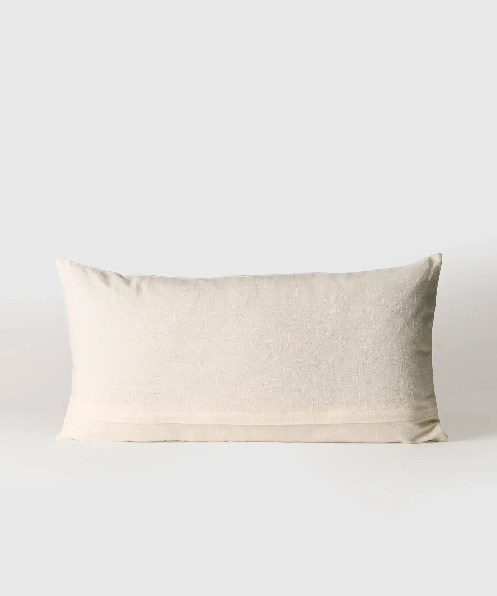 Cojín Libélulas de algodón con bordados de libélulas, tamaño 30 x 60 cm. Marca Lounge.