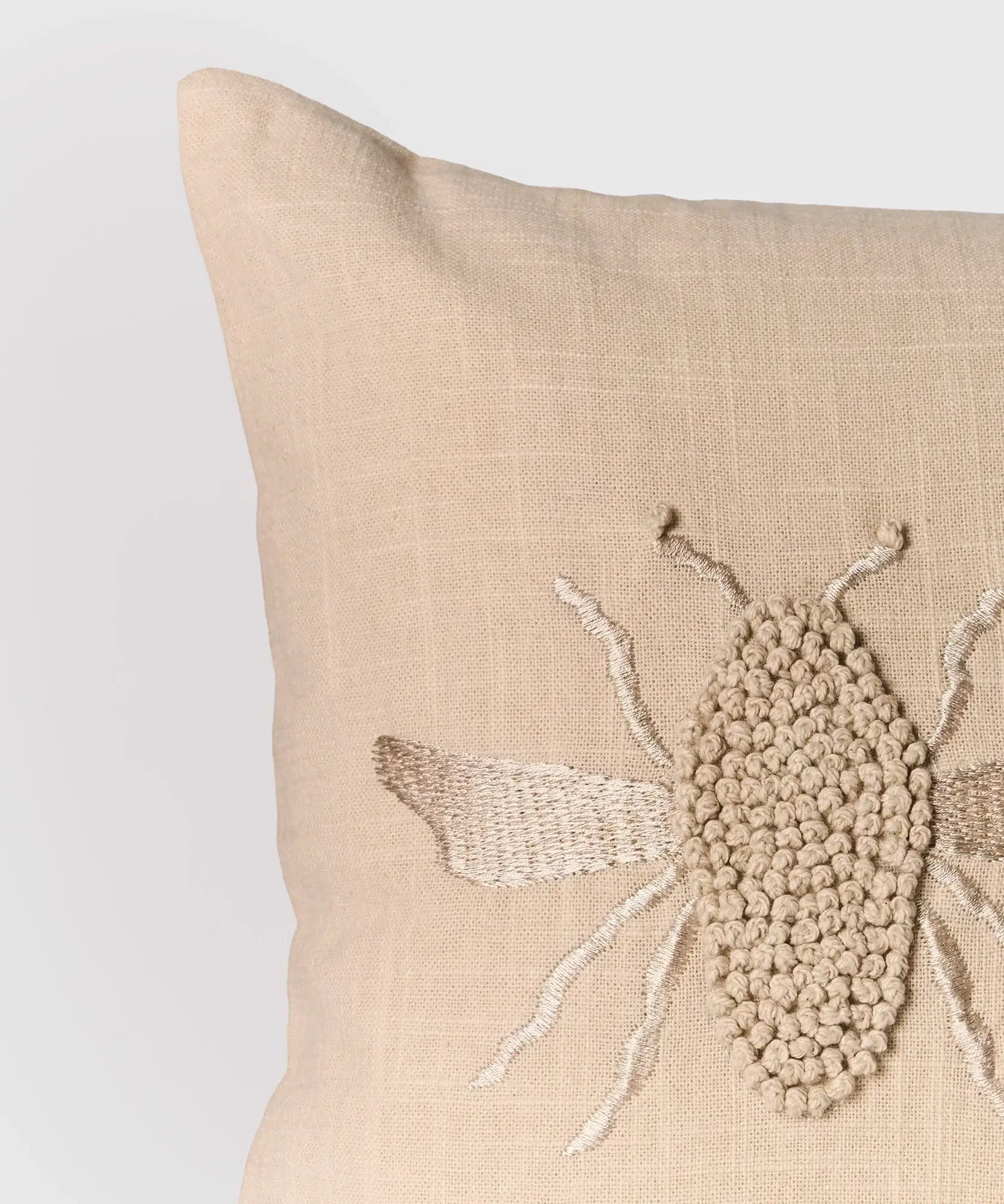 Cojín Abeja de Lounge con bordado de abeja en algodón, tamaño 30 x 60 cm.
