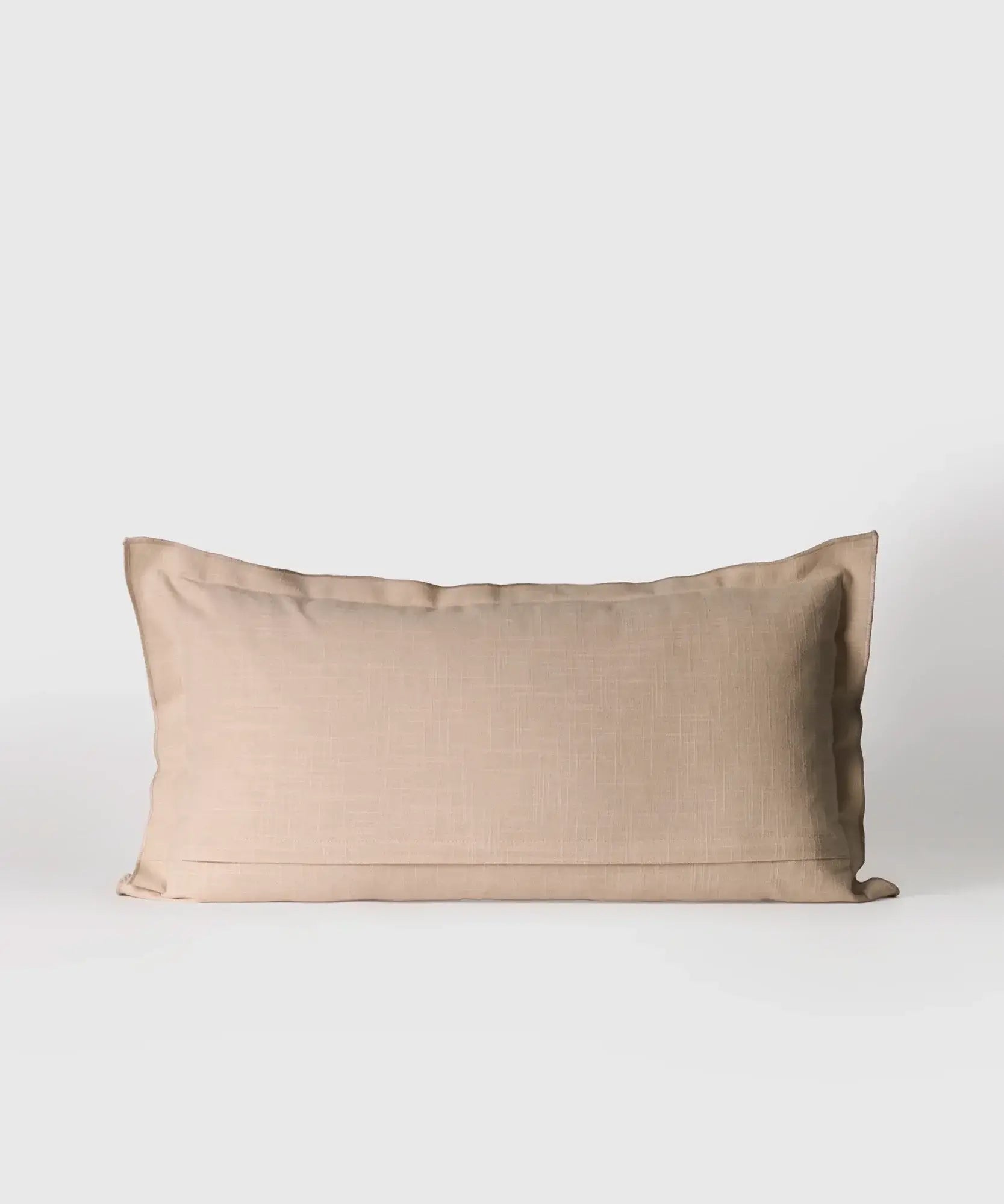 Cojín Básico de algodón unicolor, tamaño 30 x 60 cm, ideal para decoración y confort.