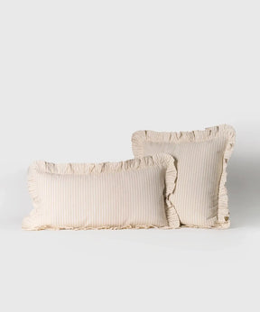 Cojín Vuelos de Lounge con líneas y vuelos, tamaño 45 x 45 cm, ideal para decorar tu espacio.