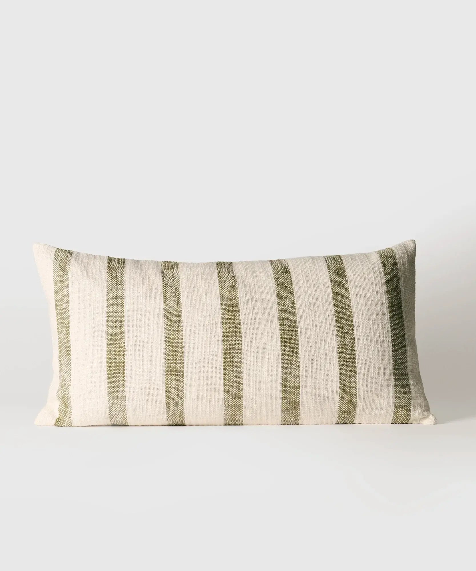 Cojín Líneas de algodón con diseño de líneas, tamaño 30 x 60 cm, marca Lounge.