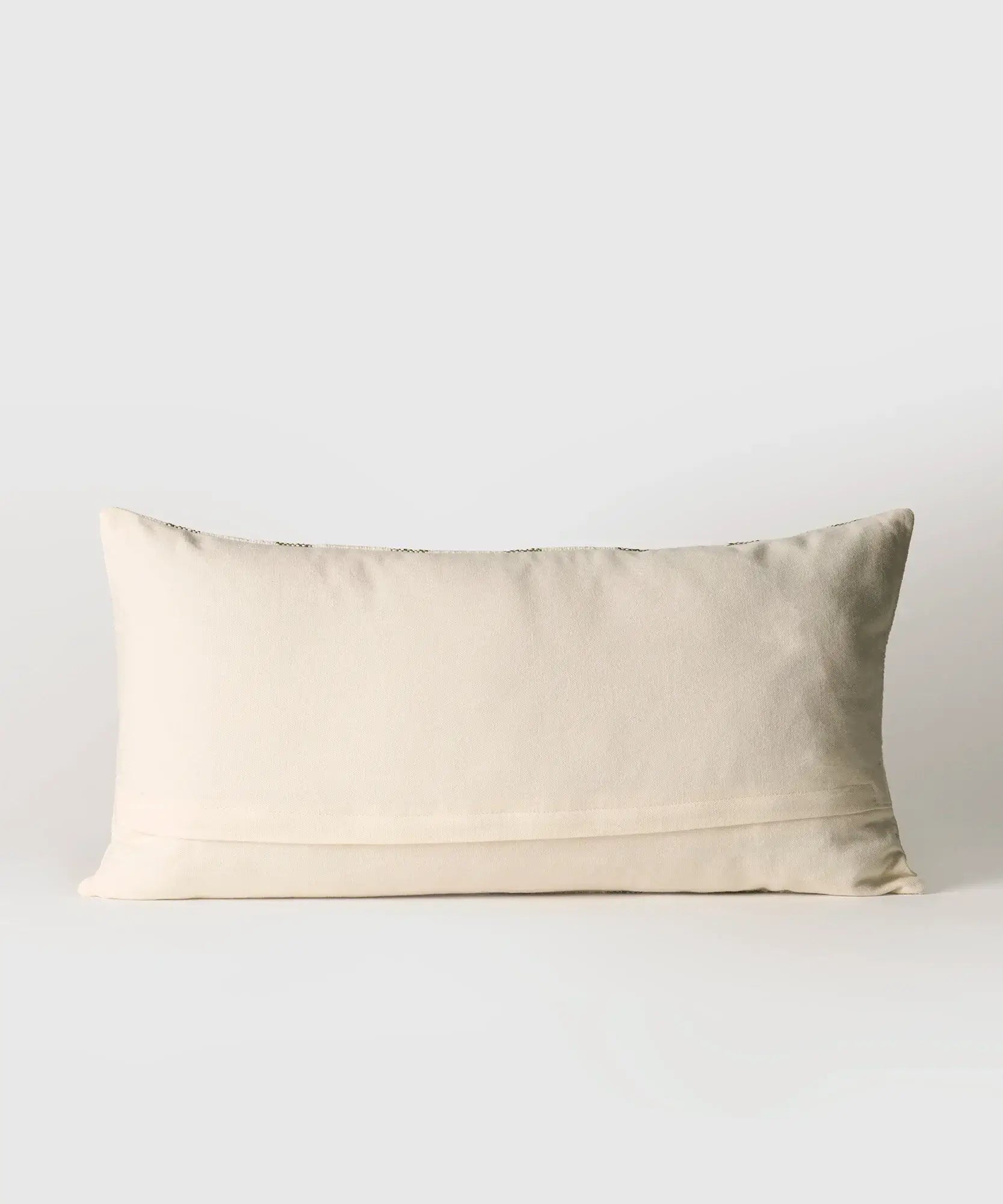 Cojín Líneas de algodón en color claro, tamaño 30 x 60 cm, marca Lounge.