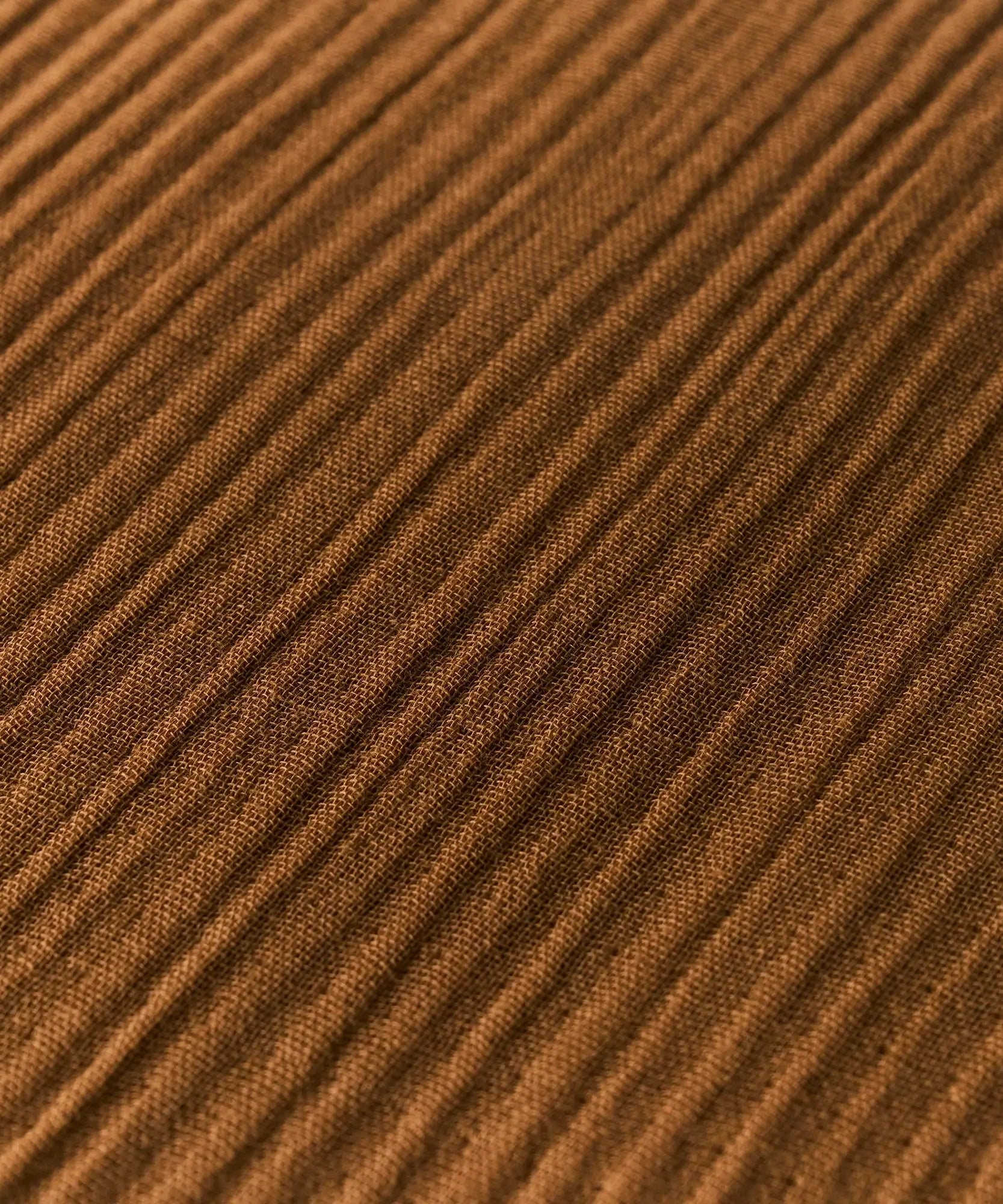 Textura de Piecera Gauze de algodón en color marrón, marca Lounge, ideal para decoración.