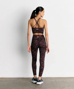 Calza Deportiva Animal Print Active de Lounge, vista posterior con diseño animal print, ideal para gym y yoga.