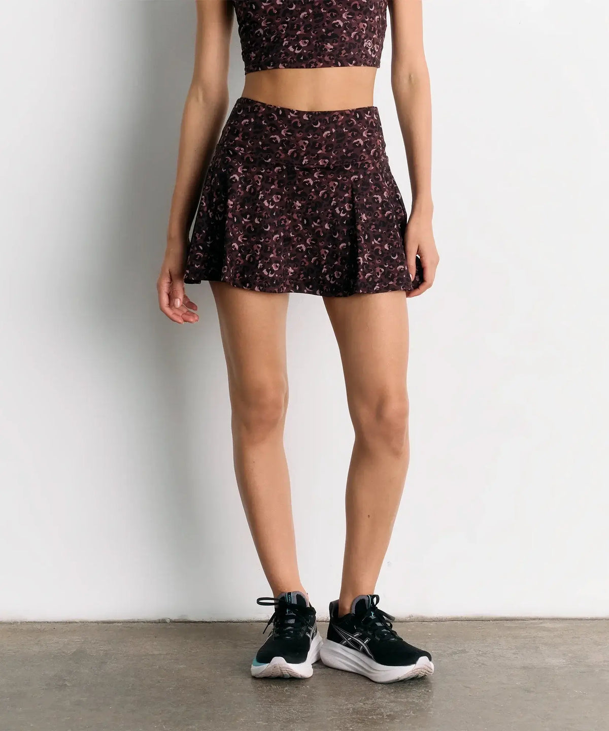 Falda Short Animal Print Active de Lounge, cómoda y moderna, ideal para entrenamiento con estampado distintivo.